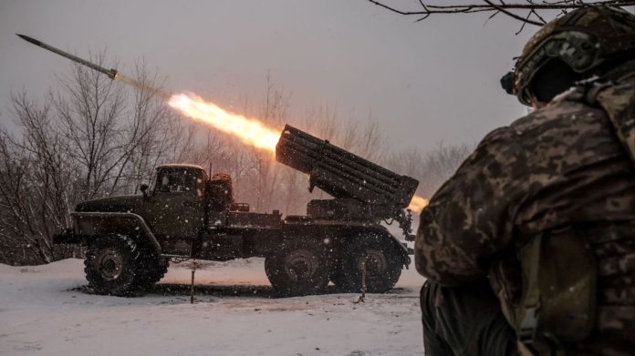 Professor Warns of Battlefield Blindness for Ukraine...