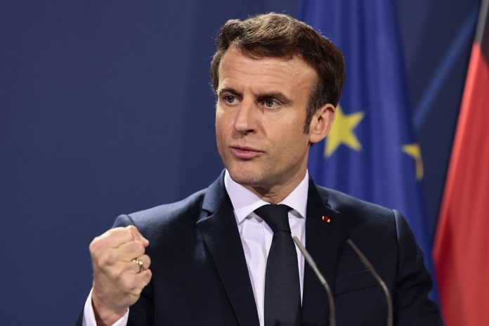 Macron Avalia Uso de Armas Nucleares para Defesa de...