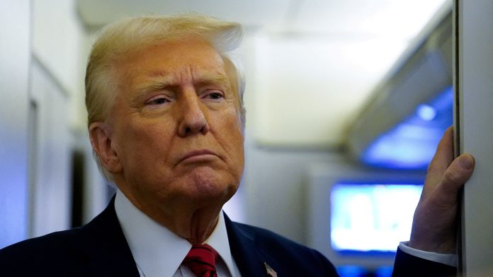 Trump Anuncia Prorrogação de Tarifas de Automóveis...