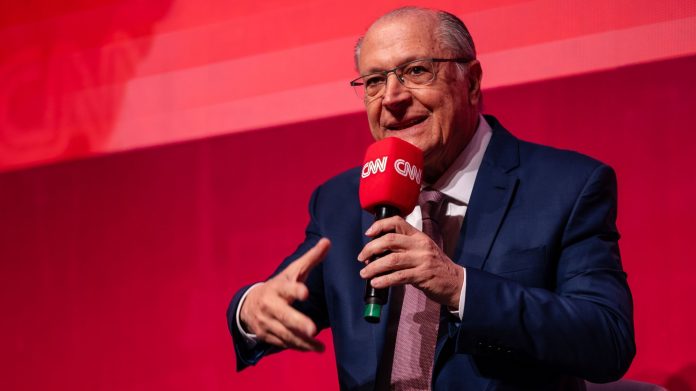 Alckmin Celebra 'Ainda Estou Aqui': Um Tributo aos...