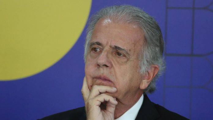 Advogado da União impulsionado por Múcio para assento...