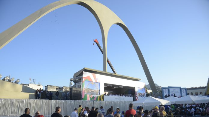Mulher Detida por Mordidas no RJ Enfrenta Acusações...
