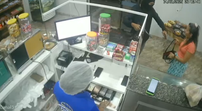 Suposto Arrependimento: Ladrão Devolve Celular Roubado...