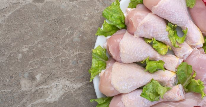 Frango &eacute; carne vermelha? Entenda o que &eacute; permitido na