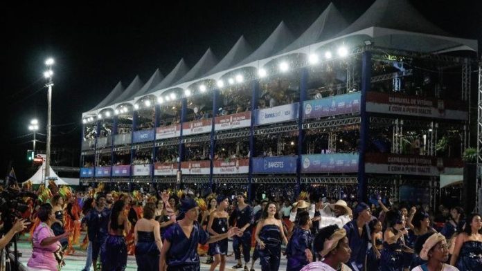 Tragedy Strikes at Vitória's Sambódromo: Young Man...