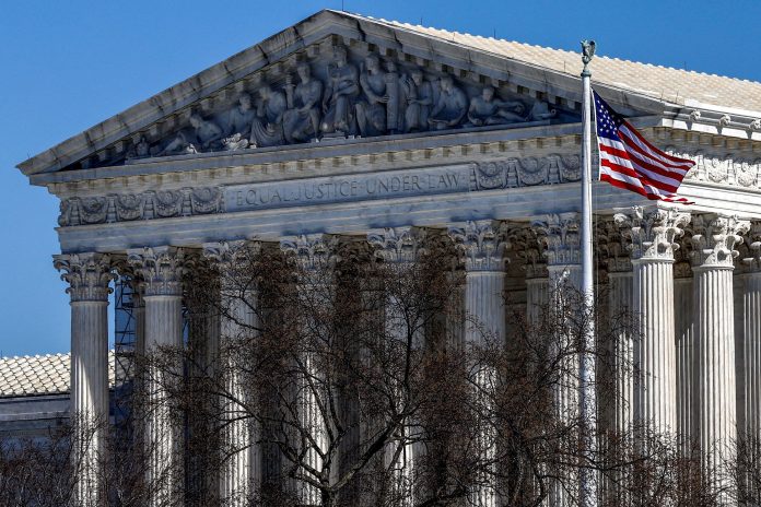 Suprema Corte decide contra Trump em tentativa de barrar...