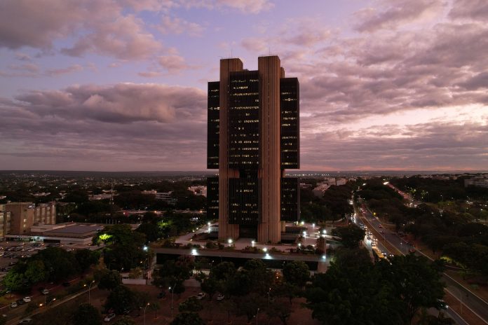 Previsões de Inflação para 2025 Estagnam Após 19...